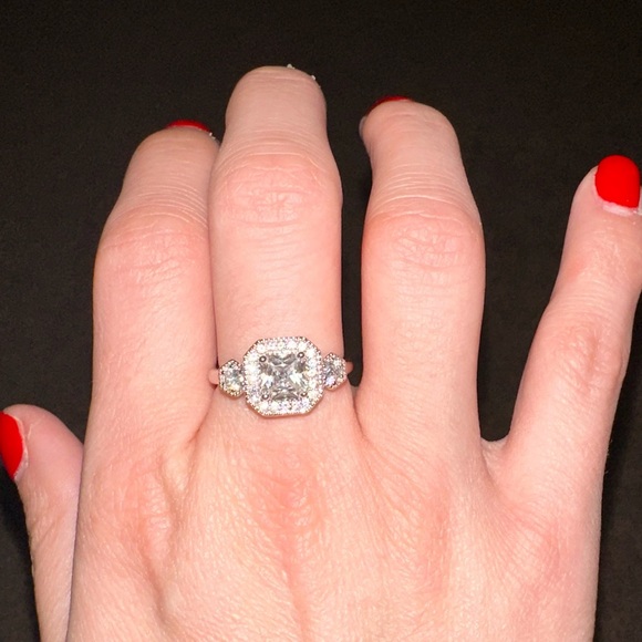 Stella and Dot Cocktail Ring - Picture 1 of 4